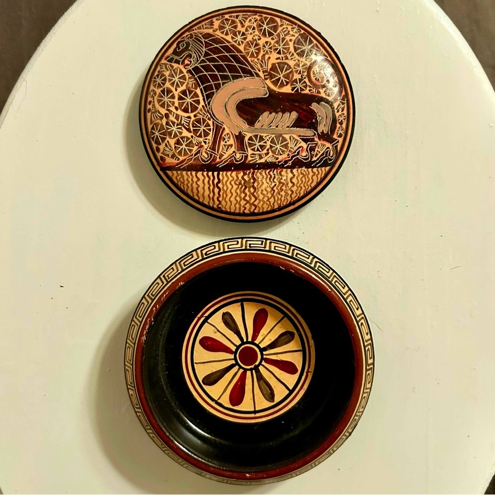 Museum copy of a Corinthian lidded bowl/jewelry box